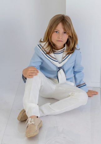 Marinero de algodón azul claro para niño con cuello marinero y pantalón blanco